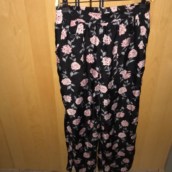 Dressy floral wide leg satin feel pants - Picture 6 of 7